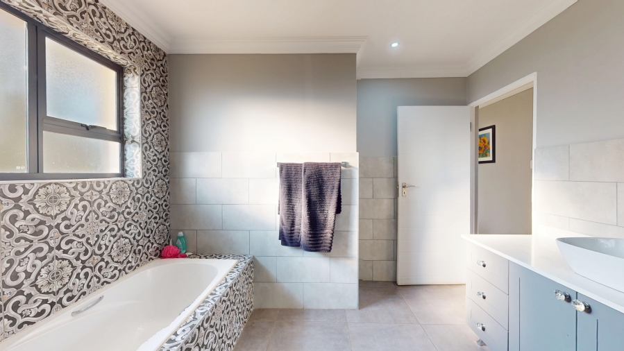 4 Bedroom Property for Sale in Rynfield Gauteng