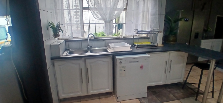 4 Bedroom Property for Sale in Florentia Gauteng