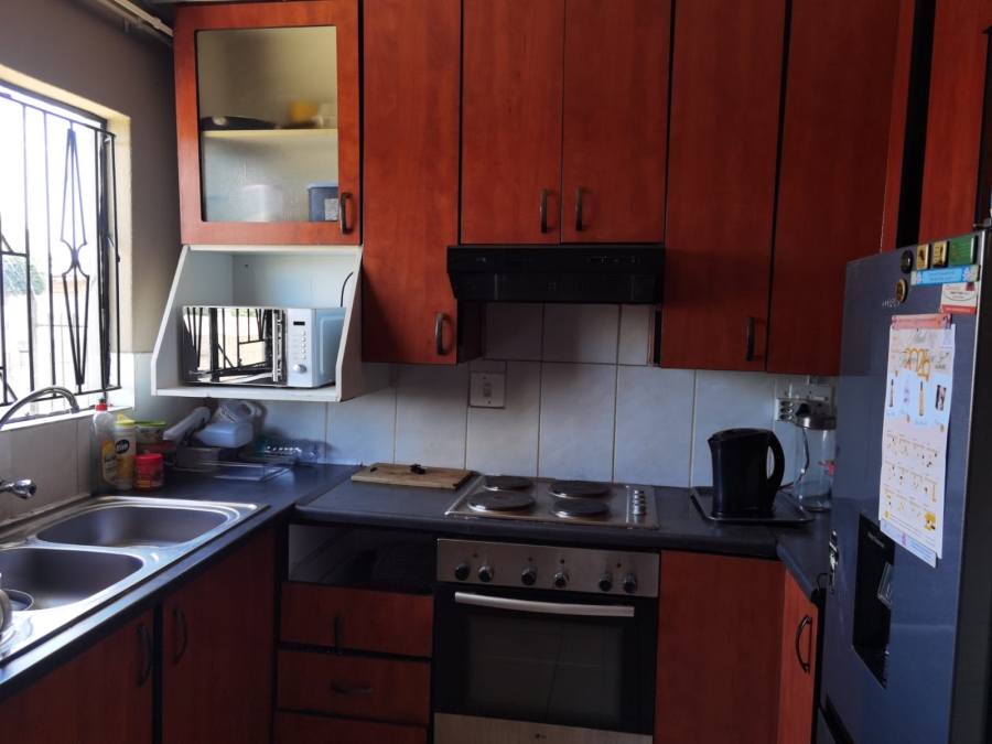 To Let 3 Bedroom Property for Rent in Danville Gauteng