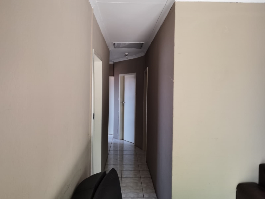 To Let 3 Bedroom Property for Rent in Danville Gauteng