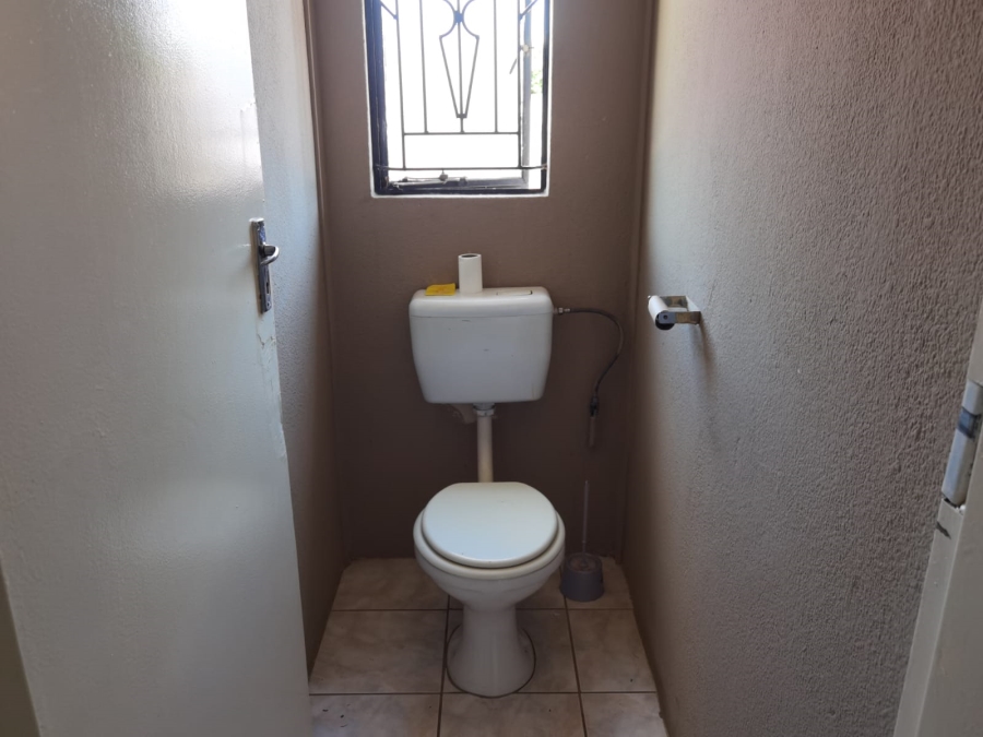 To Let 3 Bedroom Property for Rent in Danville Gauteng