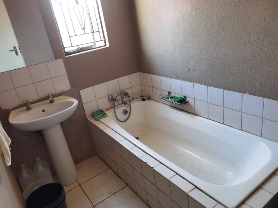 To Let 3 Bedroom Property for Rent in Danville Gauteng