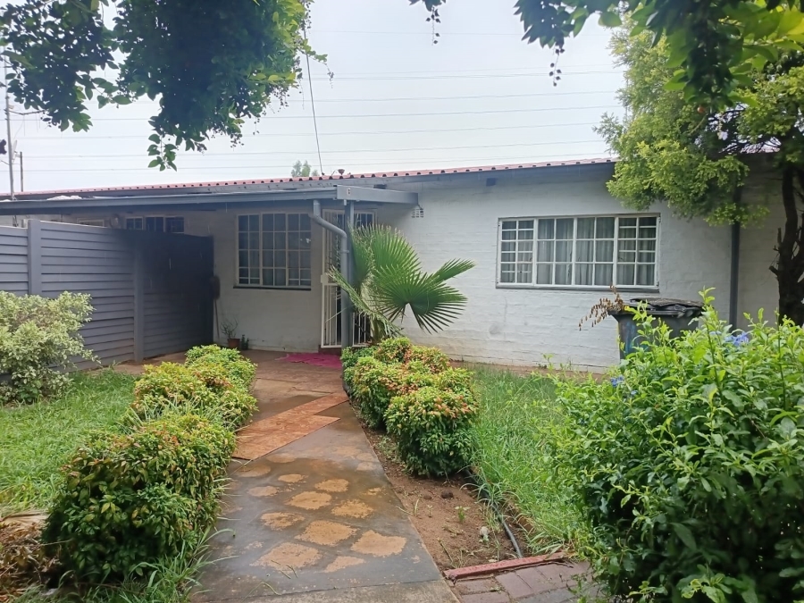 To Let 2 Bedroom Property for Rent in Danville Gauteng