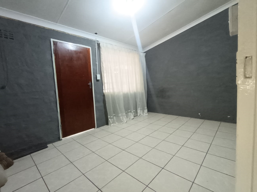 To Let 2 Bedroom Property for Rent in Danville Gauteng
