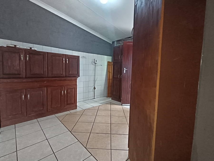 To Let 2 Bedroom Property for Rent in Danville Gauteng