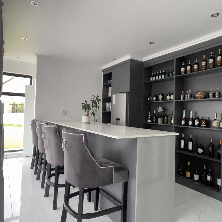 5 Bedroom Property for Sale in Bronkhorstbaai Gauteng