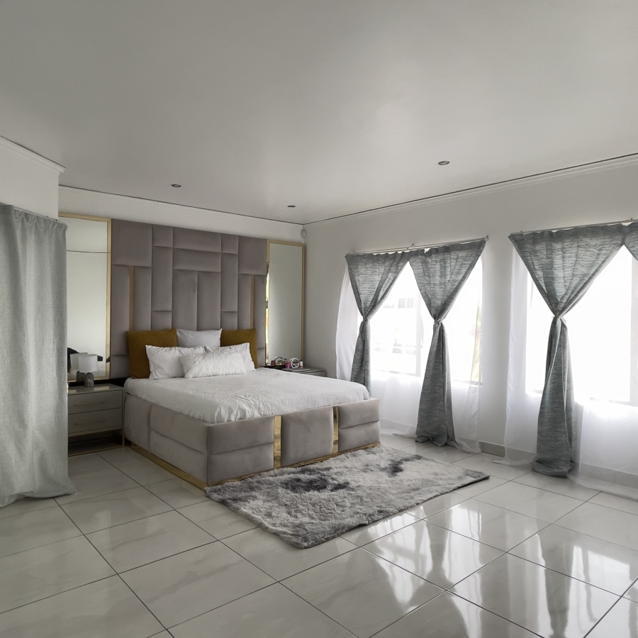 5 Bedroom Property for Sale in Bronkhorstbaai Gauteng