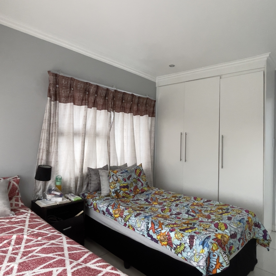 5 Bedroom Property for Sale in Bronkhorstbaai Gauteng