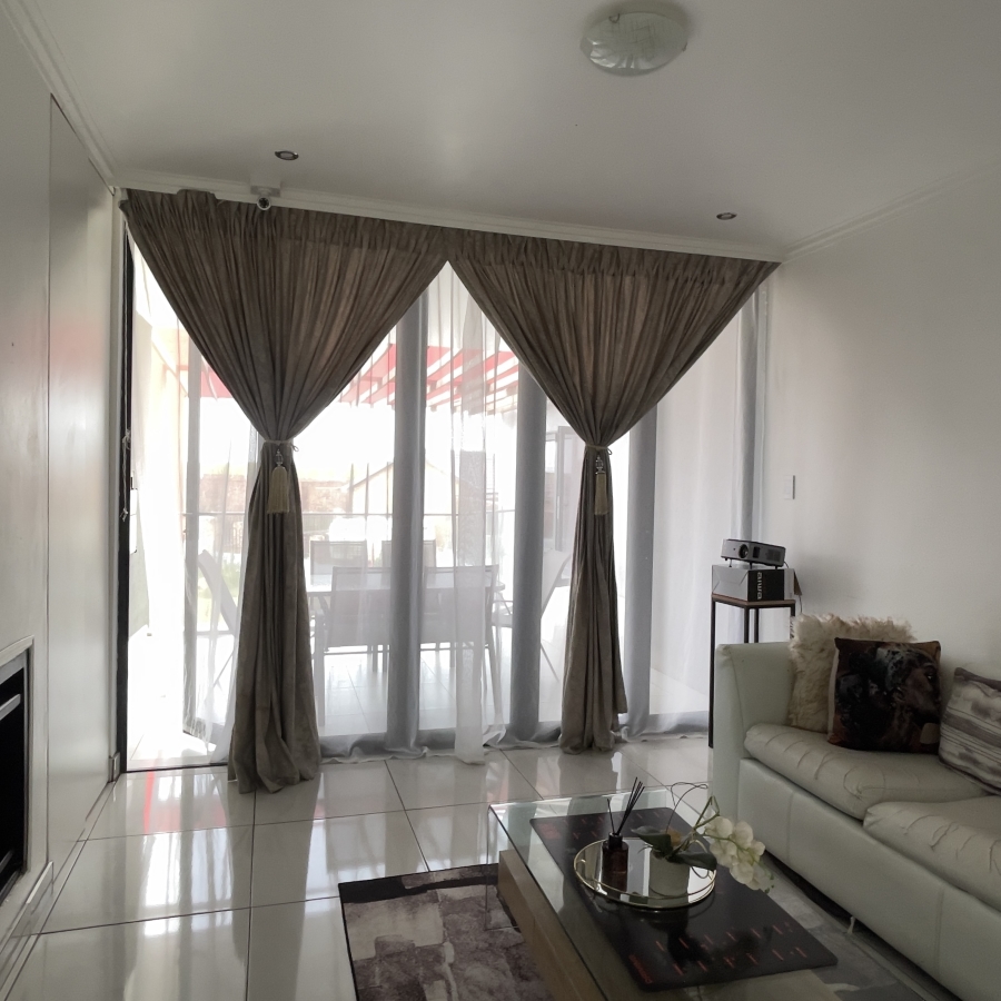 5 Bedroom Property for Sale in Bronkhorstbaai Gauteng