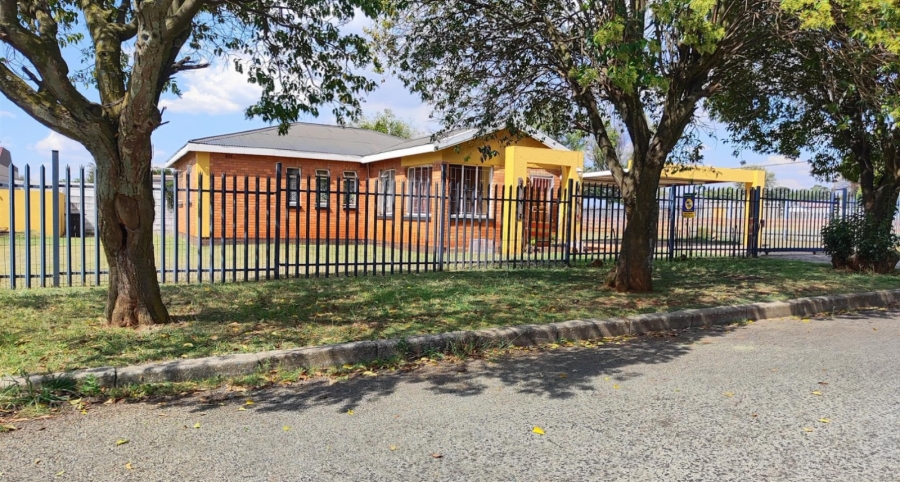 4 Bedroom Property for Sale in Selection Park Gauteng