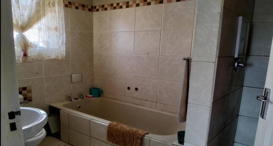 4 Bedroom Property for Sale in Selection Park Gauteng