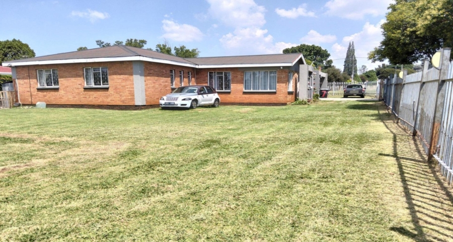 4 Bedroom Property for Sale in Selection Park Gauteng