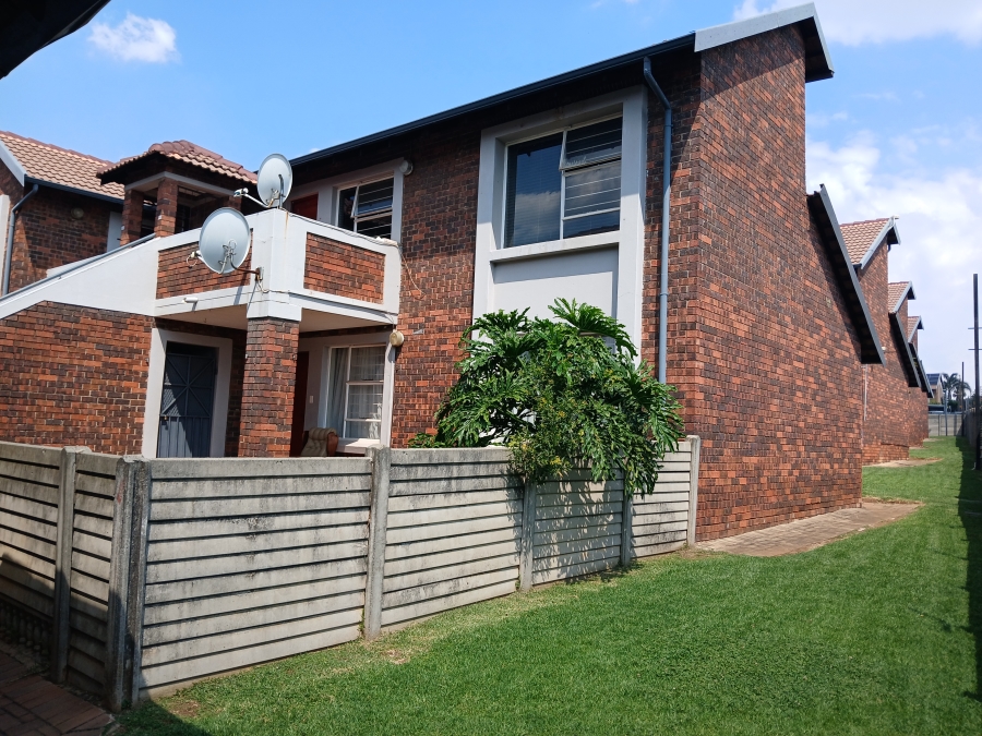 1 Bedroom Property for Sale in Glen Marais Gauteng