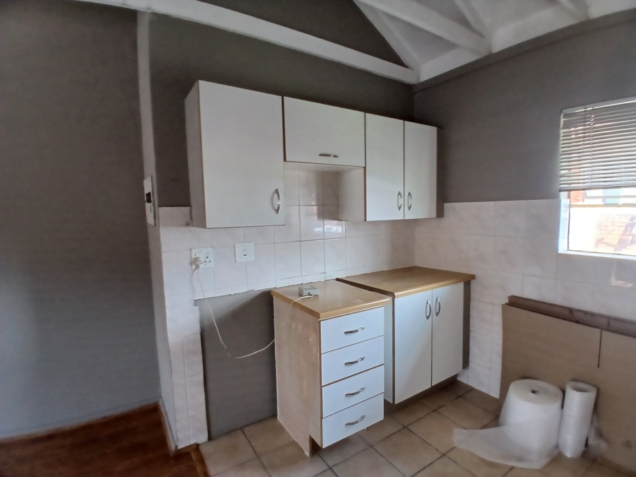 1 Bedroom Property for Sale in Glen Marais Gauteng