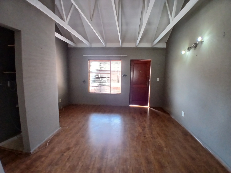 1 Bedroom Property for Sale in Glen Marais Gauteng