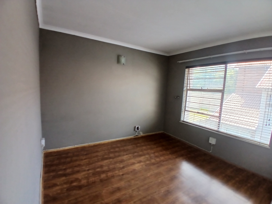 1 Bedroom Property for Sale in Glen Marais Gauteng