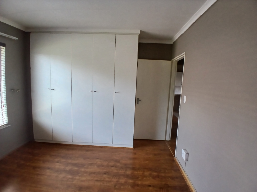 1 Bedroom Property for Sale in Glen Marais Gauteng