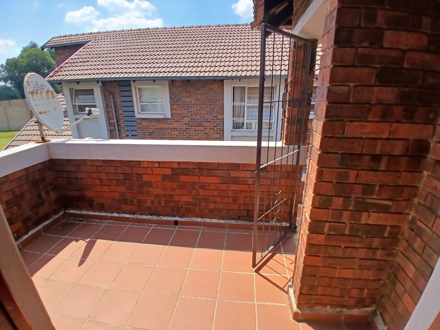 1 Bedroom Property for Sale in Glen Marais Gauteng
