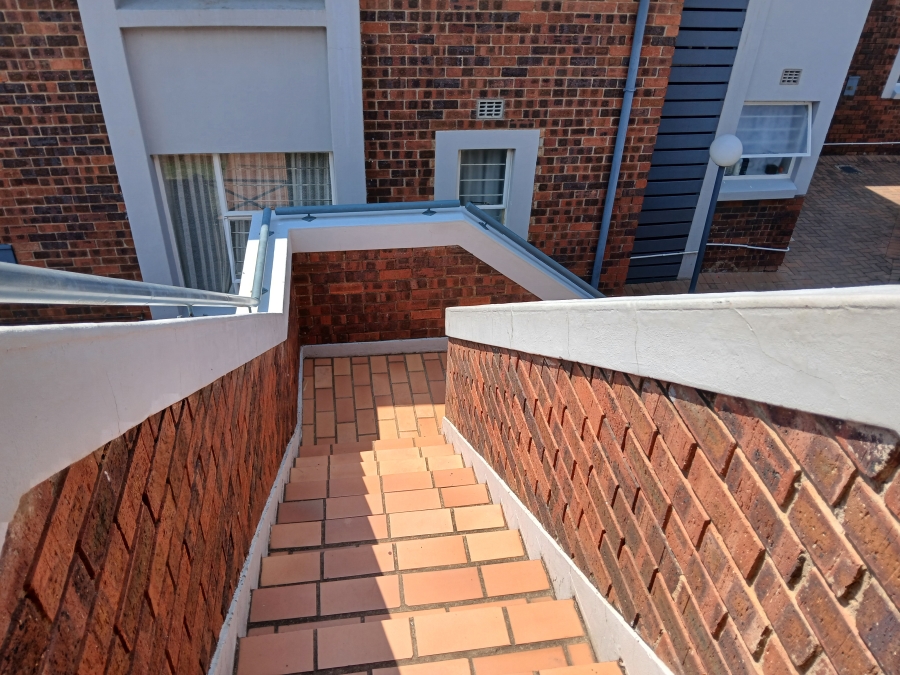 1 Bedroom Property for Sale in Glen Marais Gauteng