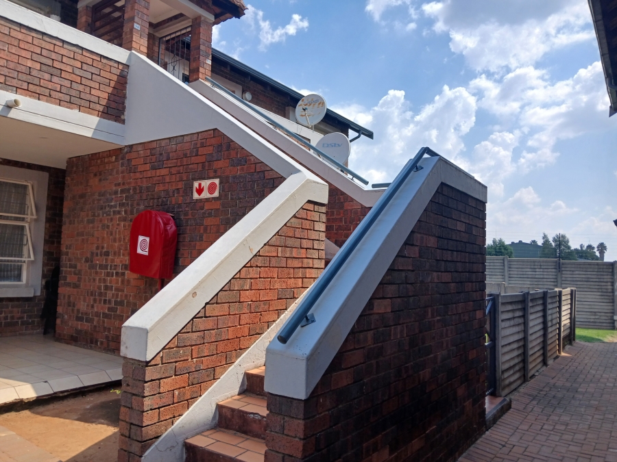 1 Bedroom Property for Sale in Glen Marais Gauteng