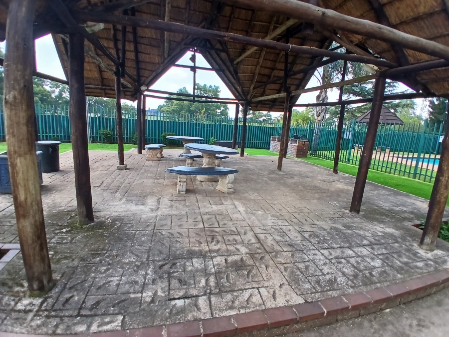 1 Bedroom Property for Sale in Glen Marais Gauteng