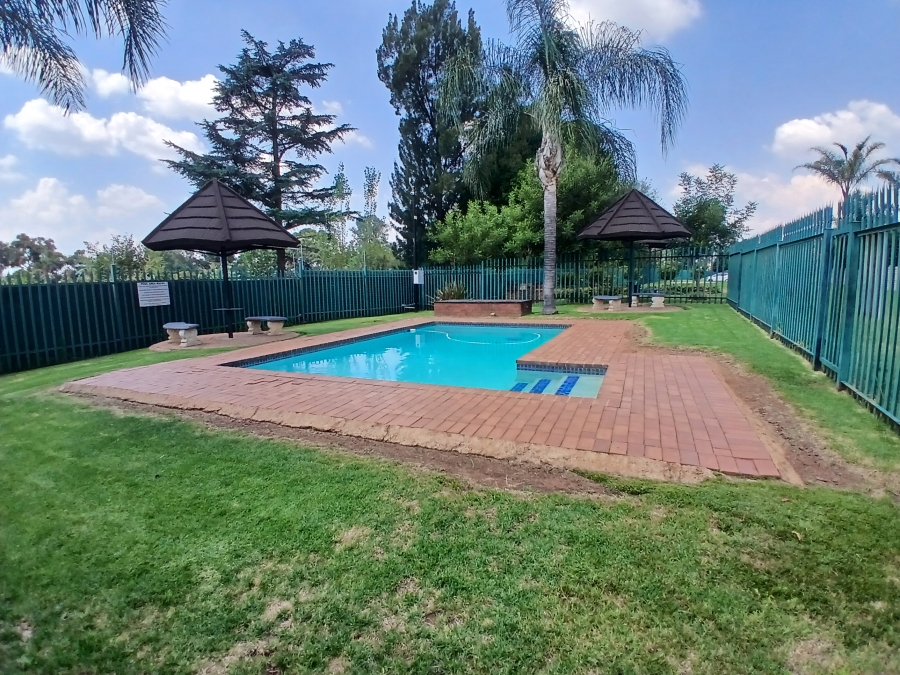 1 Bedroom Property for Sale in Glen Marais Gauteng
