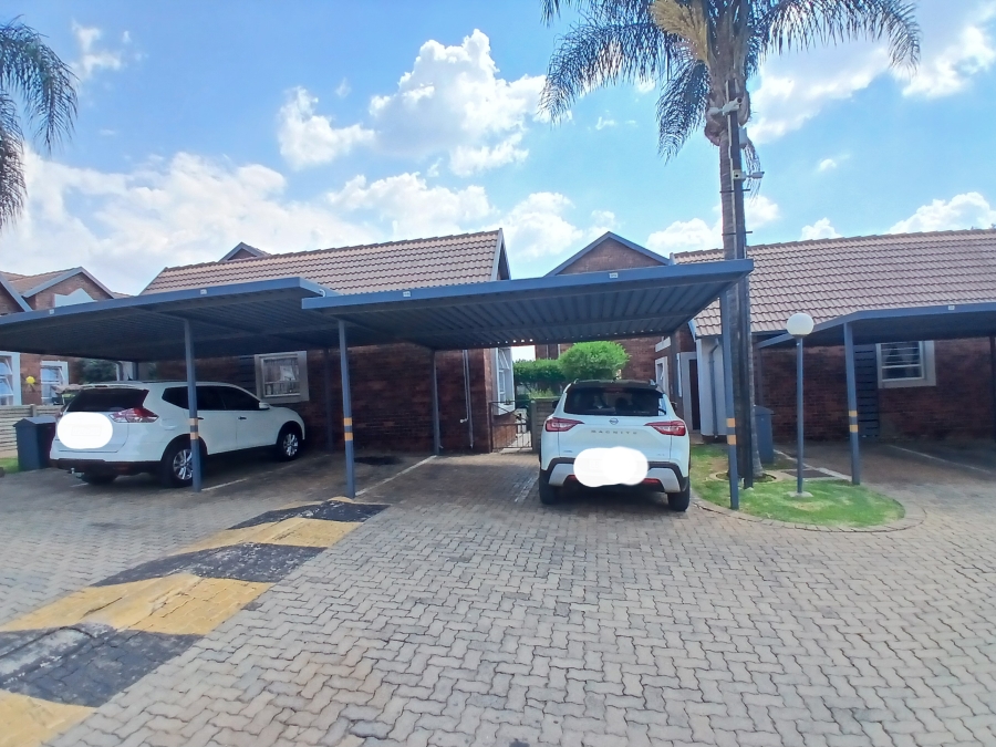 1 Bedroom Property for Sale in Glen Marais Gauteng