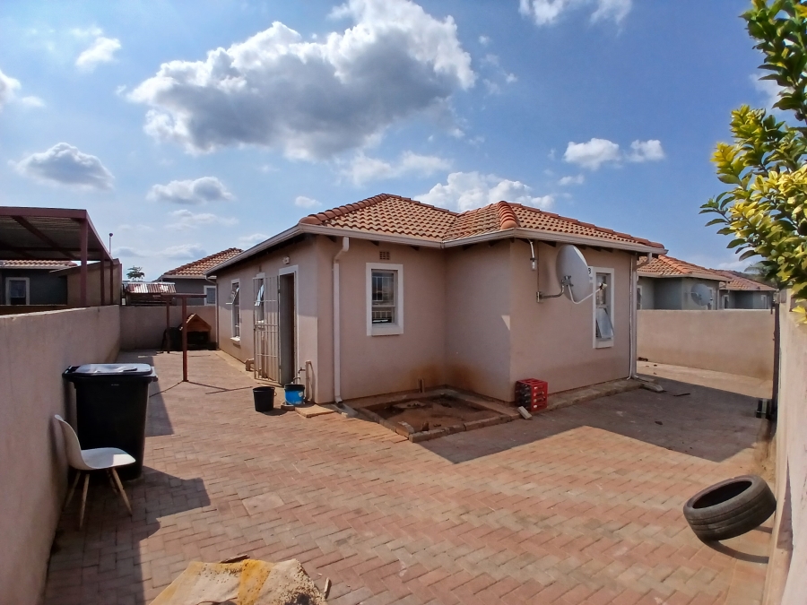 3 Bedroom Property for Sale in Lotus Gardens Gauteng