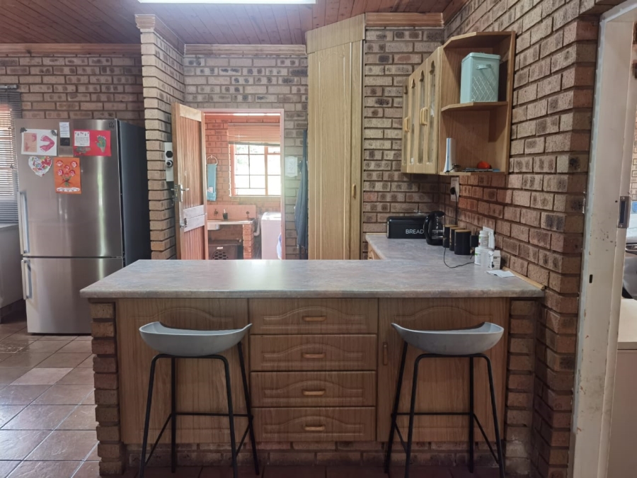 4 Bedroom Property for Sale in Sunset View A H Gauteng