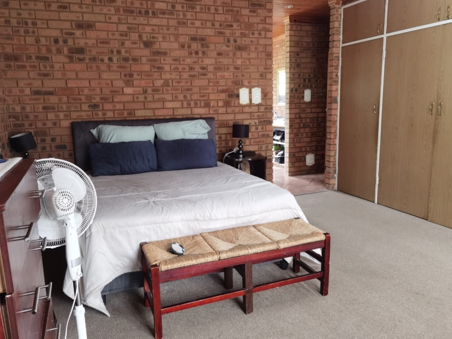 4 Bedroom Property for Sale in Sunset View A H Gauteng
