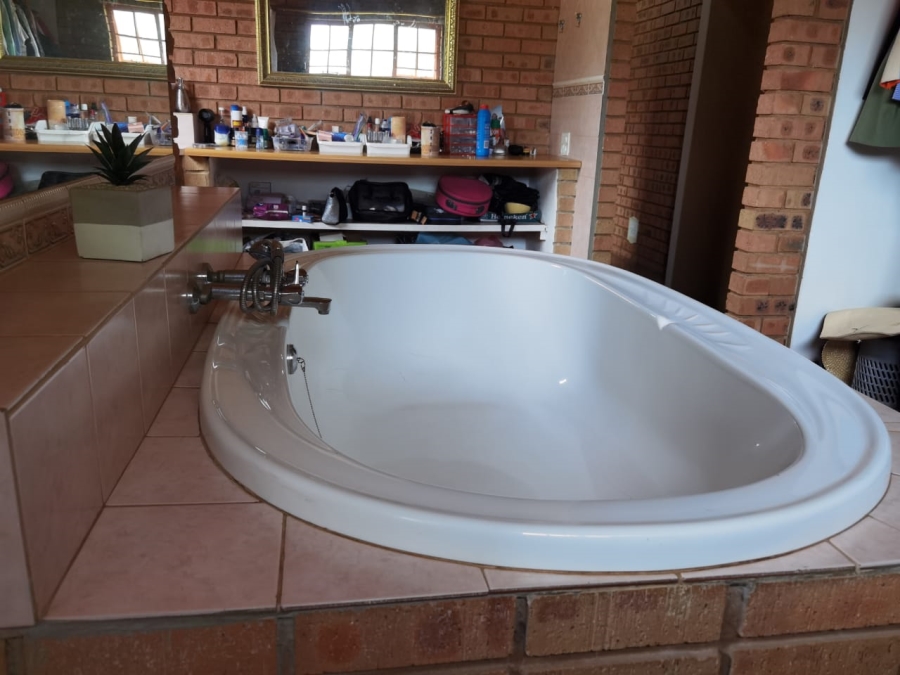 4 Bedroom Property for Sale in Sunset View A H Gauteng
