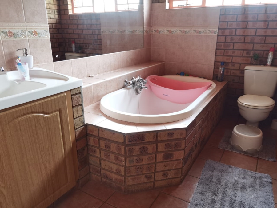 4 Bedroom Property for Sale in Sunset View A H Gauteng