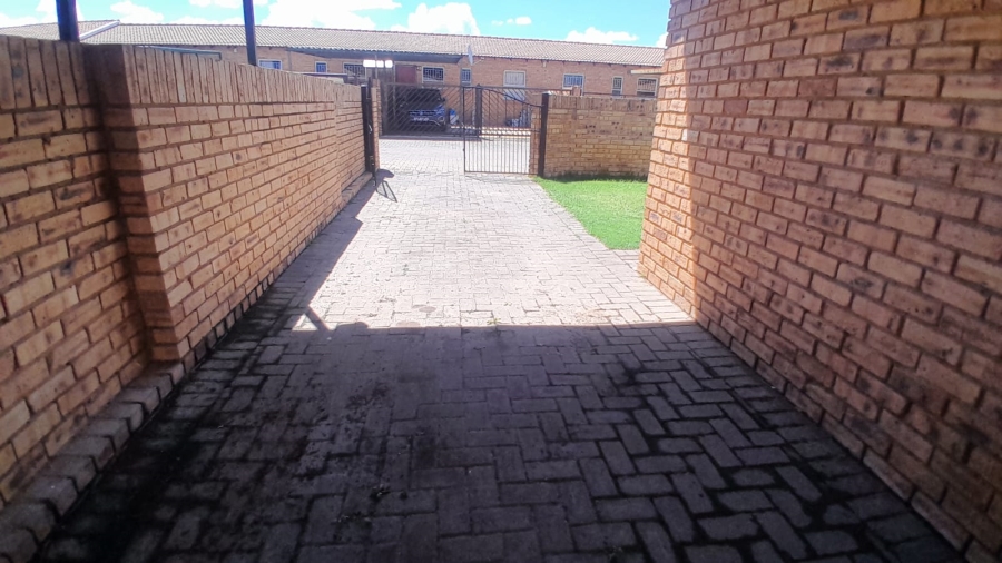 1 Bedroom Property for Sale in Finsbury Gauteng