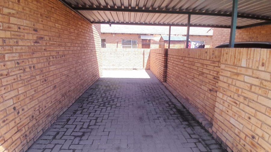 1 Bedroom Property for Sale in Finsbury Gauteng
