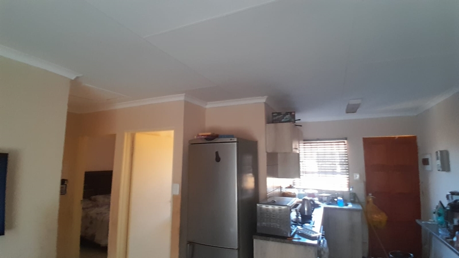 1 Bedroom Property for Sale in Finsbury Gauteng