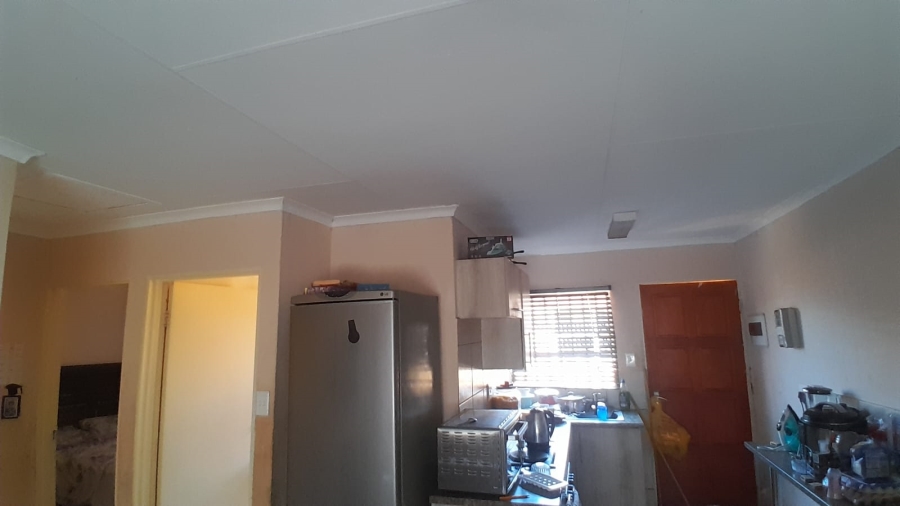 1 Bedroom Property for Sale in Finsbury Gauteng
