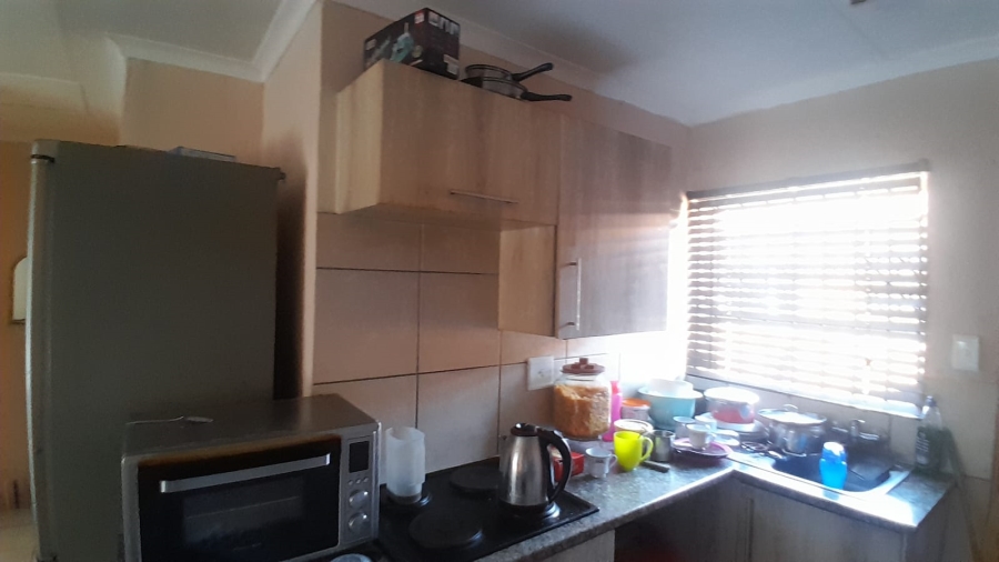 1 Bedroom Property for Sale in Finsbury Gauteng