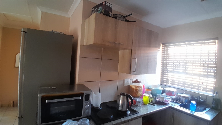 1 Bedroom Property for Sale in Finsbury Gauteng