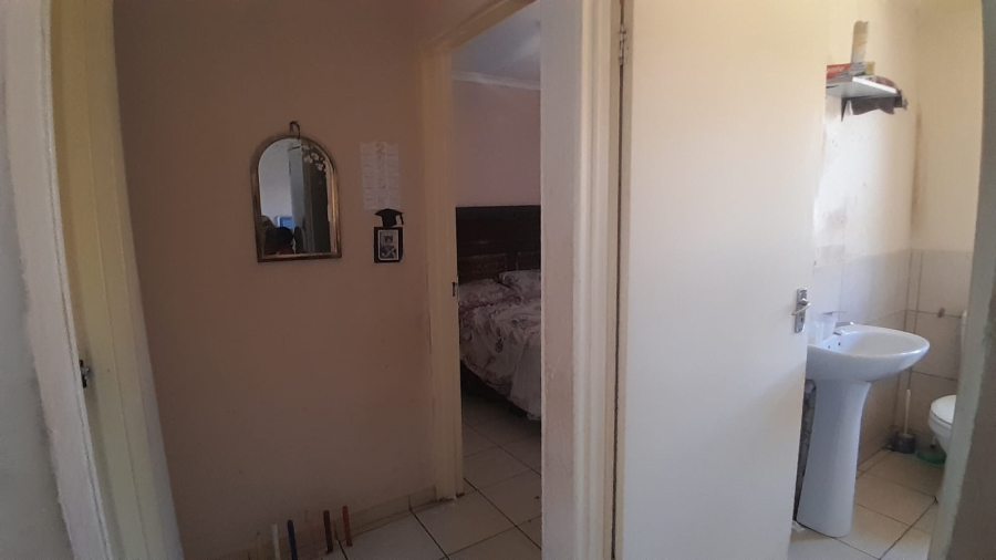 1 Bedroom Property for Sale in Finsbury Gauteng