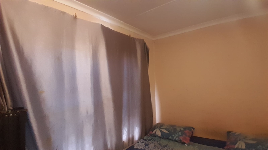 1 Bedroom Property for Sale in Finsbury Gauteng