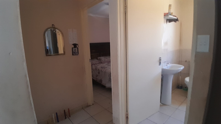 1 Bedroom Property for Sale in Finsbury Gauteng