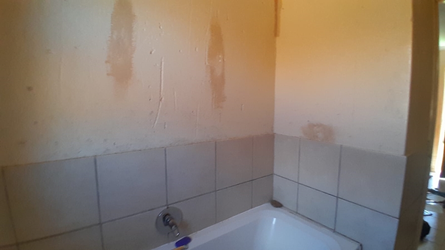 1 Bedroom Property for Sale in Finsbury Gauteng