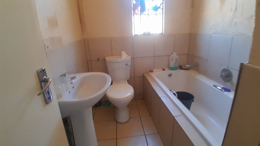 1 Bedroom Property for Sale in Finsbury Gauteng
