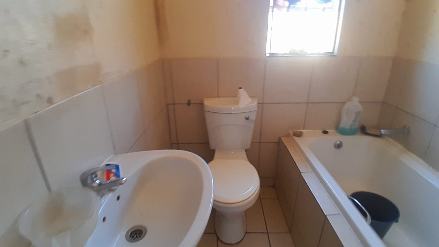 1 Bedroom Property for Sale in Finsbury Gauteng