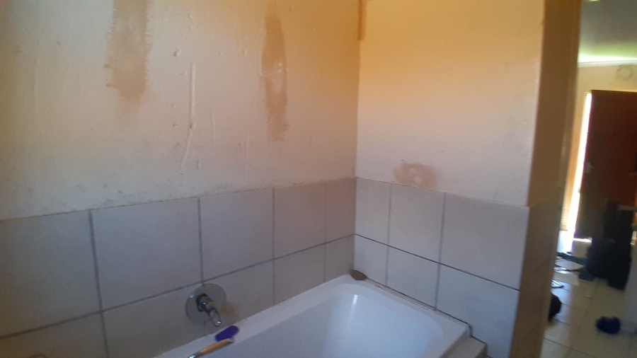 1 Bedroom Property for Sale in Finsbury Gauteng