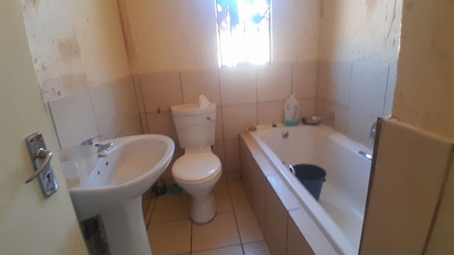 1 Bedroom Property for Sale in Finsbury Gauteng
