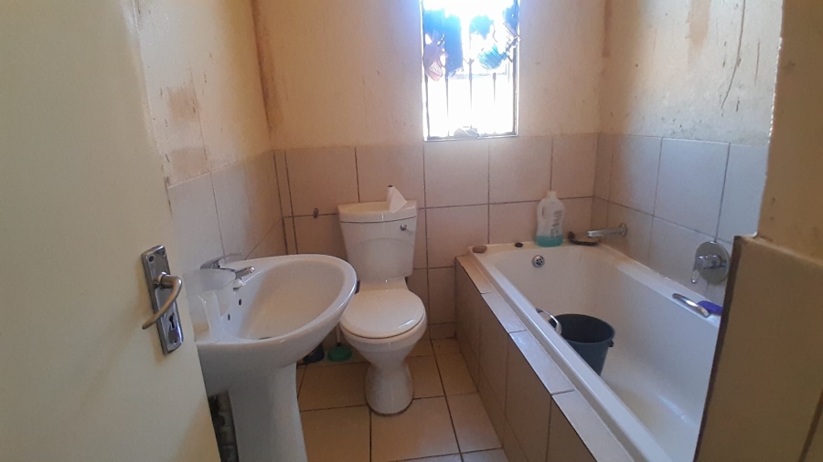 1 Bedroom Property for Sale in Finsbury Gauteng