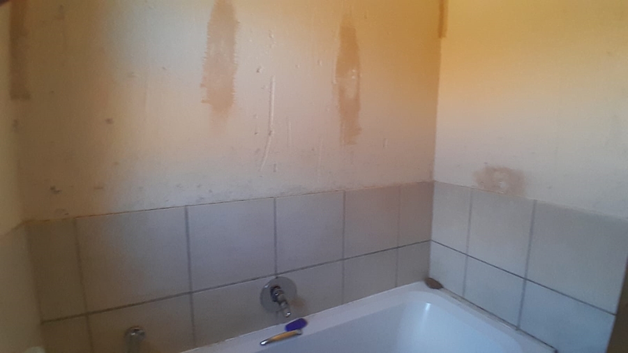 1 Bedroom Property for Sale in Finsbury Gauteng