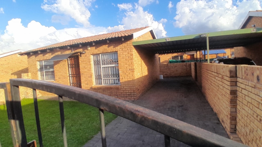 1 Bedroom Property for Sale in Finsbury Gauteng