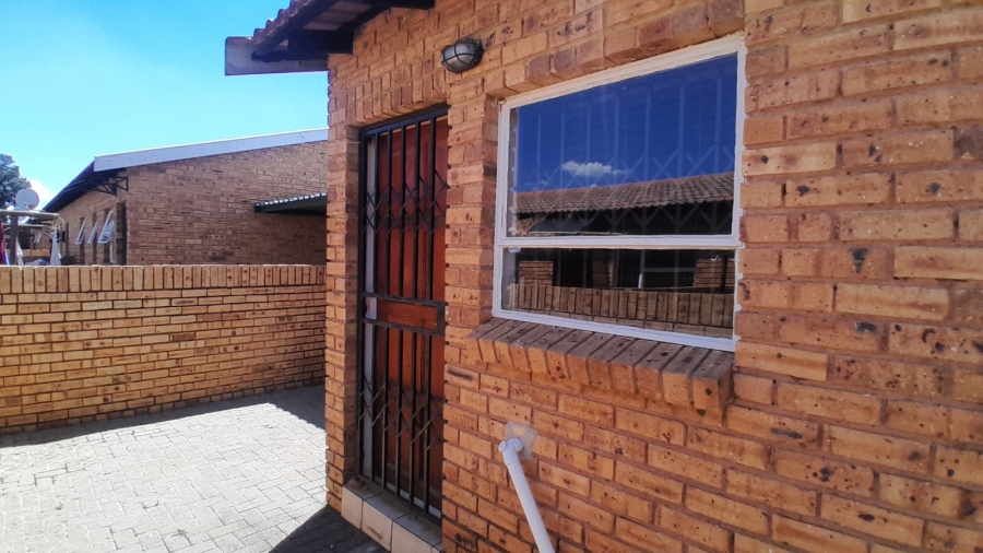 1 Bedroom Property for Sale in Finsbury Gauteng